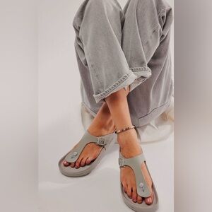 Birkenstock Gizeh Flex Platform Leather Sandals Size 9 NEW